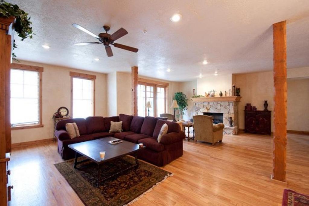 Town Point Condos By Park City Vacations Rum bild
