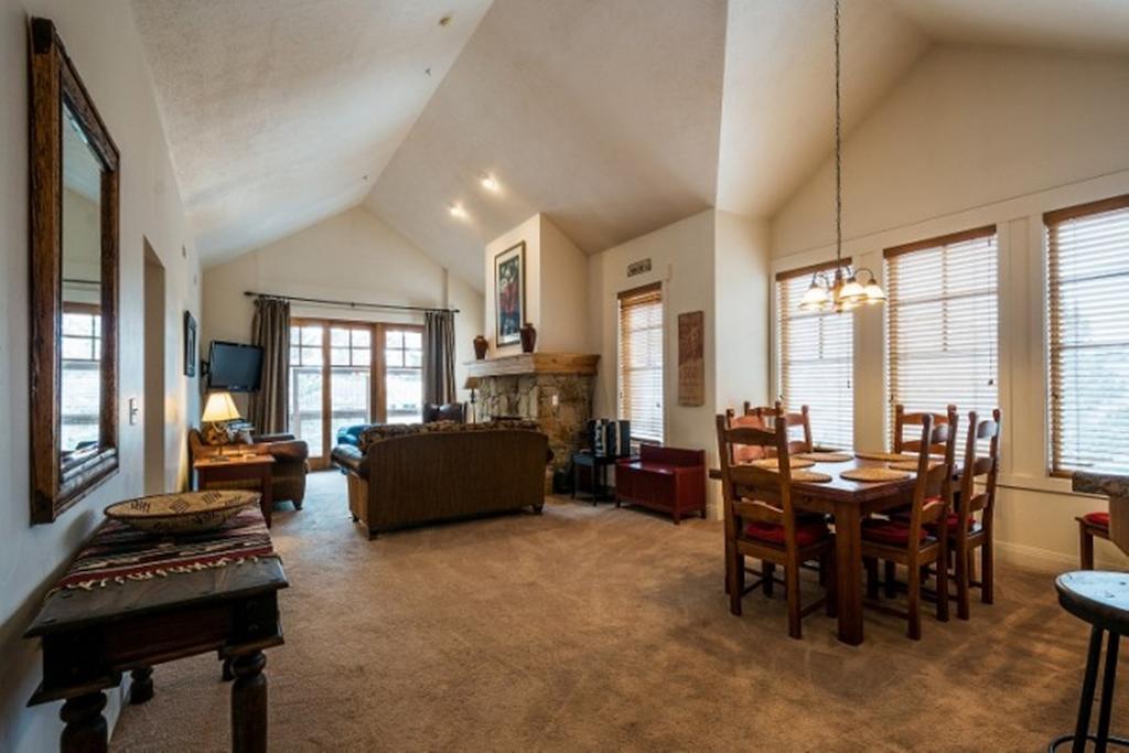 Town Point Condos By Park City Vacations Rum bild