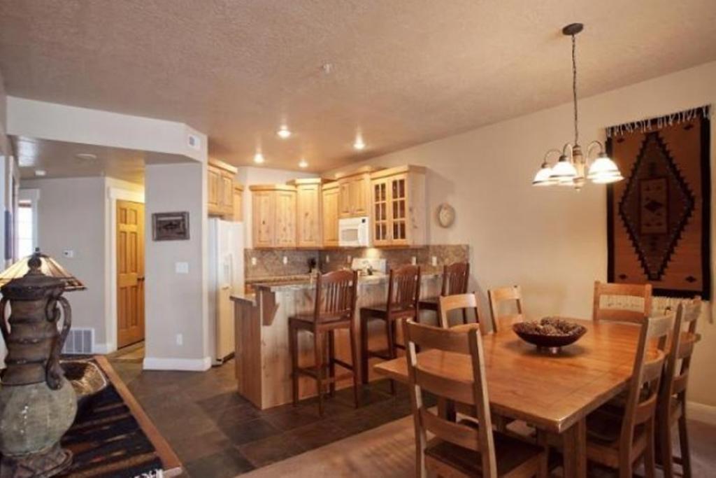 Town Point Condos By Park City Vacations Rum bild