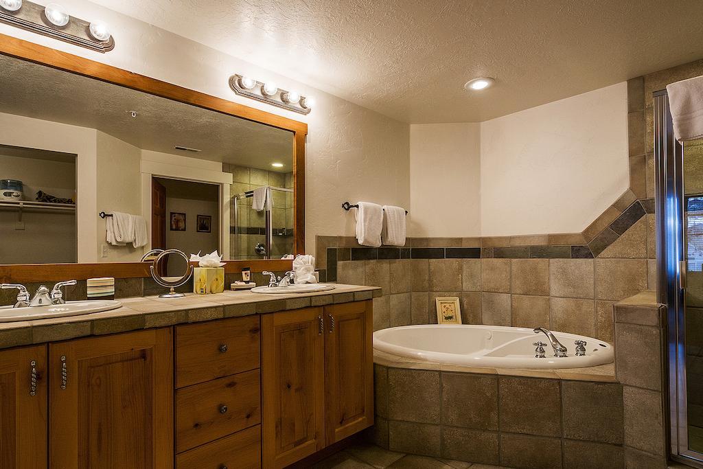 Town Point Condos By Park City Vacations Rum bild